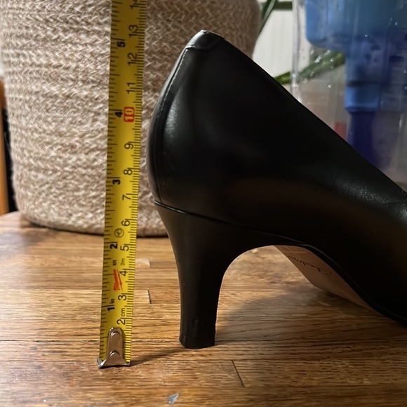 Woman’s Clarks Artisan Black Heels U.S. Size 9 (EU 40) - Picture 7 of 7